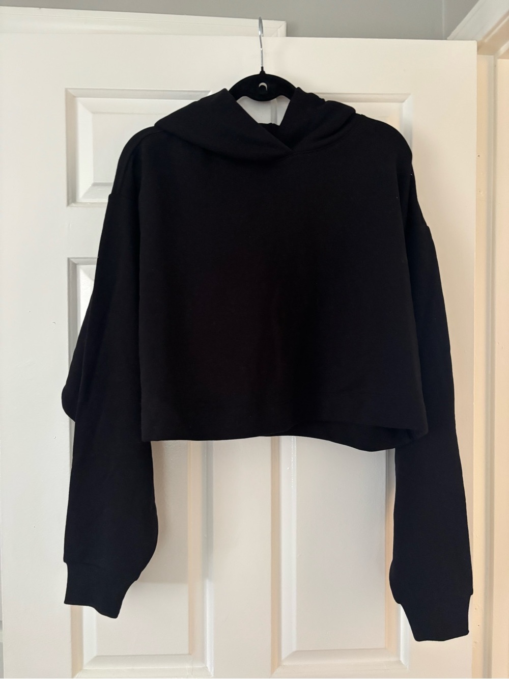 ALO Yoga Black Cropped Hoodie - Lightweight Pullover - Size M - Like New - Picture 4 of 8